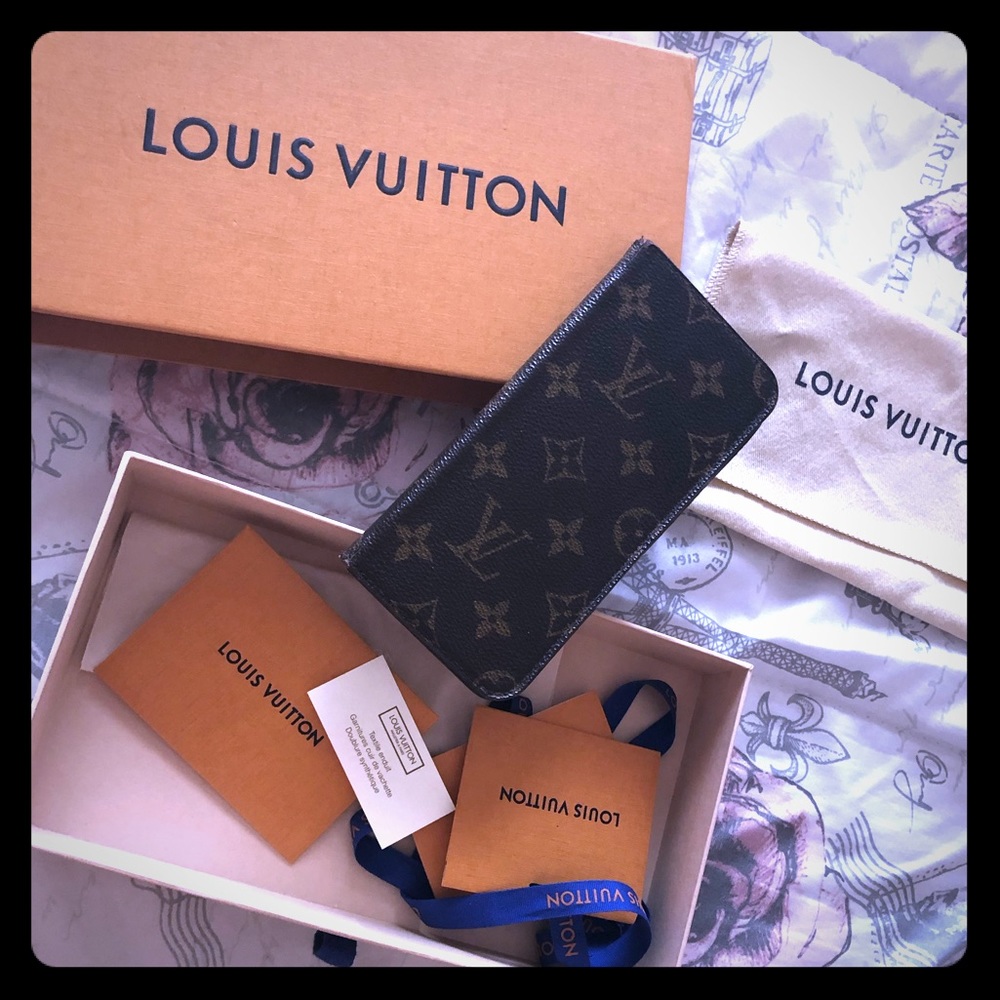 SOLD!!! Louis Vuitton Folio📱